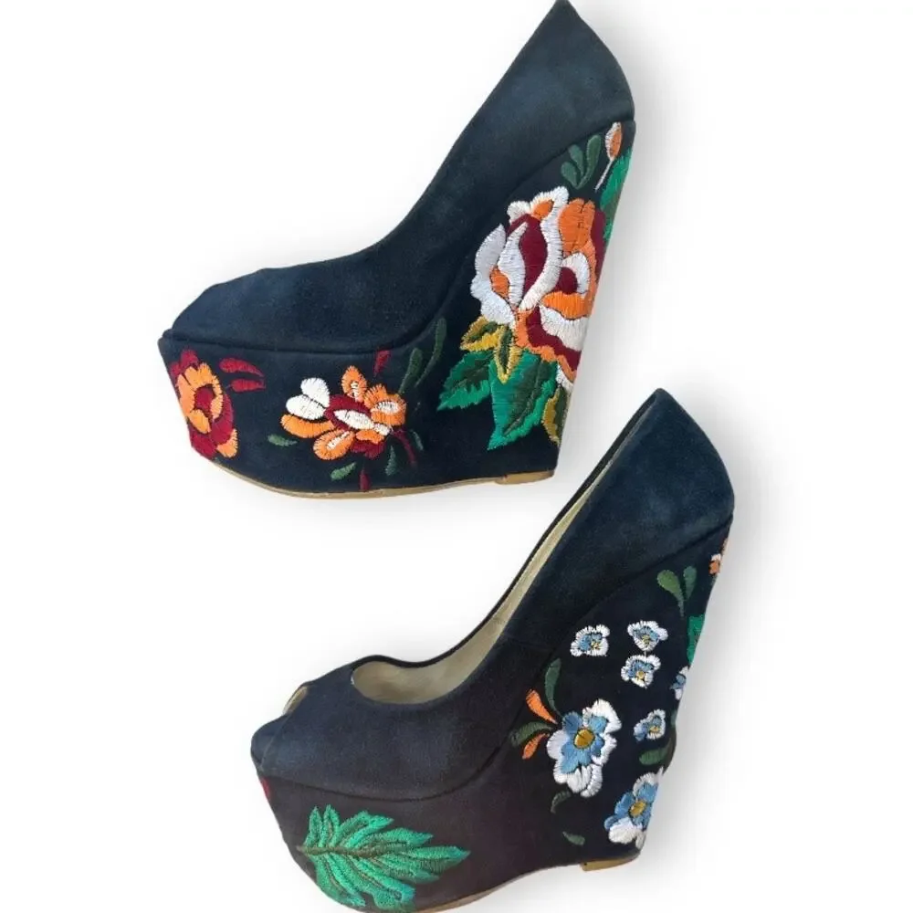Pier Lucci Embroidered Asian Inspired Peep Toe Platform EUC